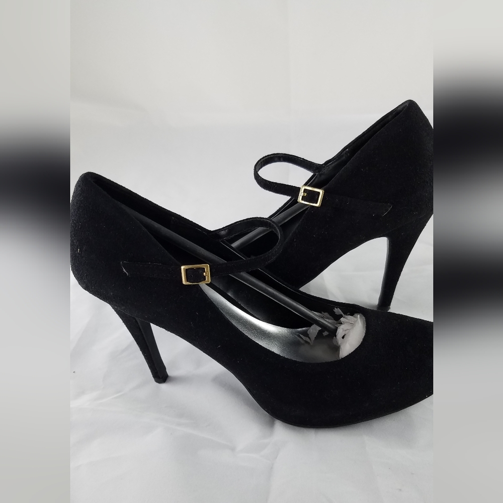 American eagle black suede platform pumps